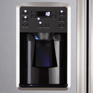Heladera con freezer no frost 719L Acero Inoxidable GE Appliances - GEPS6FGKFSS